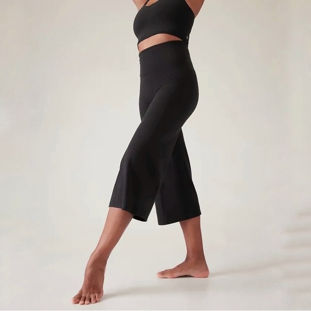 Athleta | Elation Wide Crop Pant in Black Size S